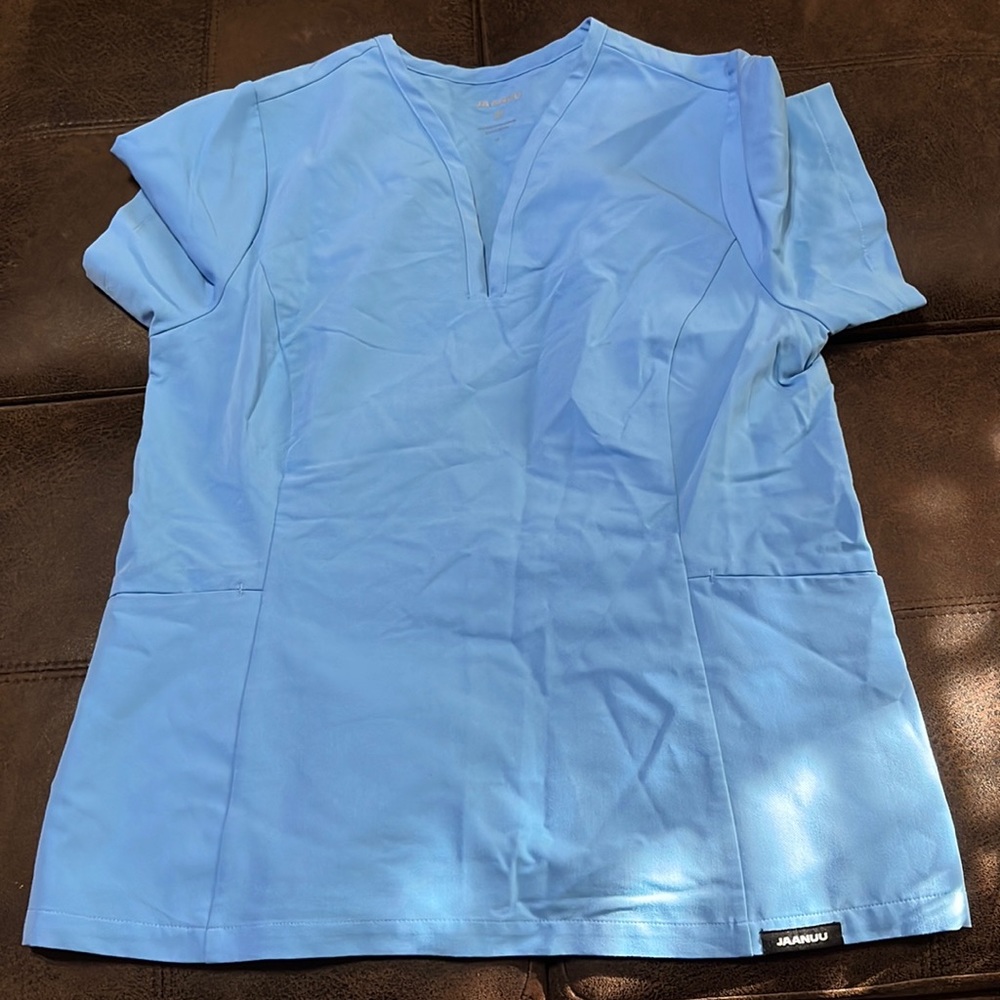 Women’s Jaanuu scrub top